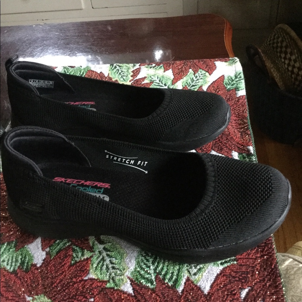WOMENS BLACK SKECHERS WALKING SLIP ON SIZE 9 EUC